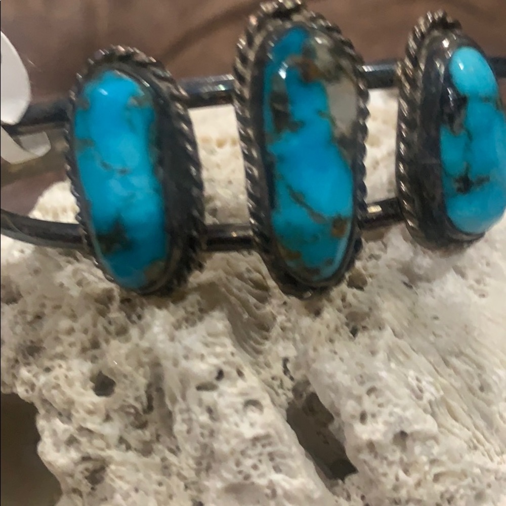 3 Stone bracelet - Picture 2 of 3